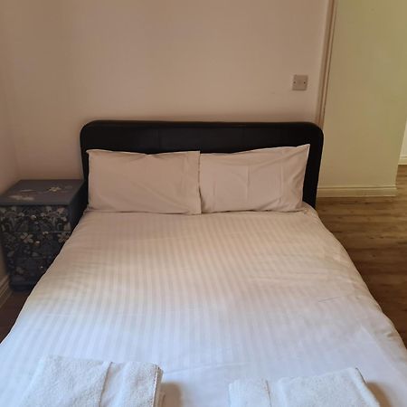 Yarmouth Apartments, Street Permit Parking, Close To Everything, Beach, Pier, Free Wifi Great Yarmouth Room photo