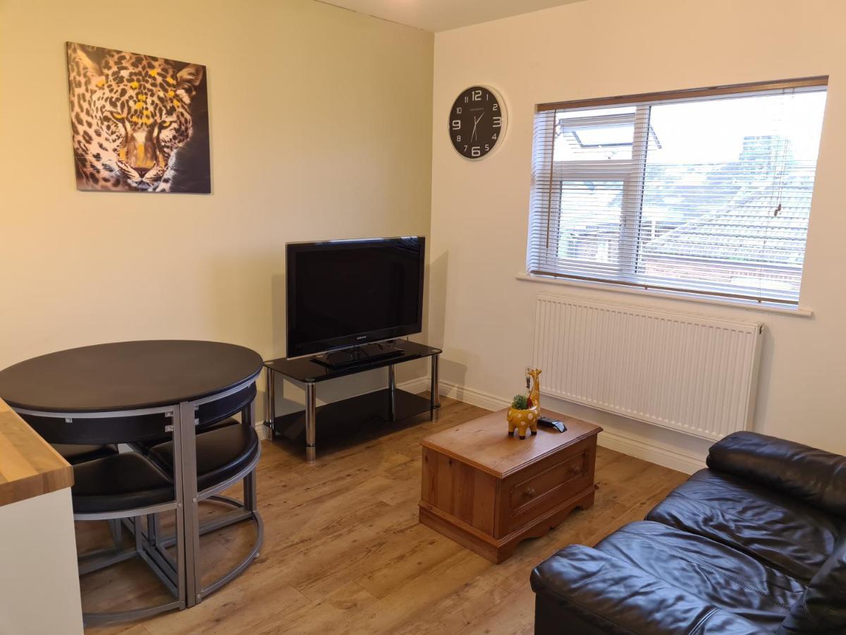 Yarmouth Apartments, Street Permit Parking, Close To Everything, Beach, Pier, Free Wifi Great Yarmouth Room photo